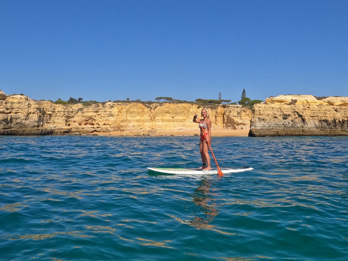 Tour de SUP em Grupo - Grutas e Falésias de Albufeira